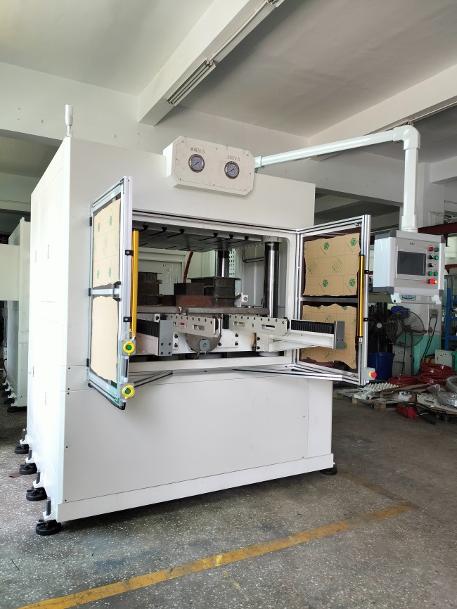 碳纖維熱壓成型機(jī)在體育休閑領(lǐng)域中的應(yīng)用優(yōu)勢