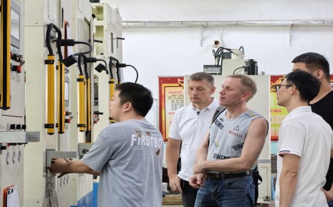 磁性材料生產(chǎn)利器 —釹鐵硼粉末伺服成型機