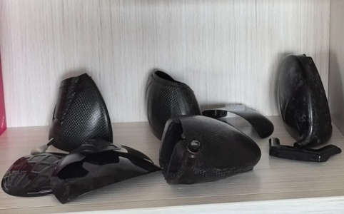 高爾夫球具、運動器材成型使用碳纖維熱壓機